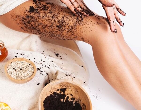 Coffee grounds make a great exfoliant. The residue is insoluble in water, so it has a very good exfoliating effect on the skin Rub the mixture onto your skin every few days after washing your body. Leave the exfoliating mixture on your skin for a few minutes, then rinse.