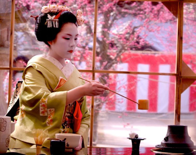 Tea ceremony in Japan is too complicated therefore it isn’t easy to have a nice pot of tea